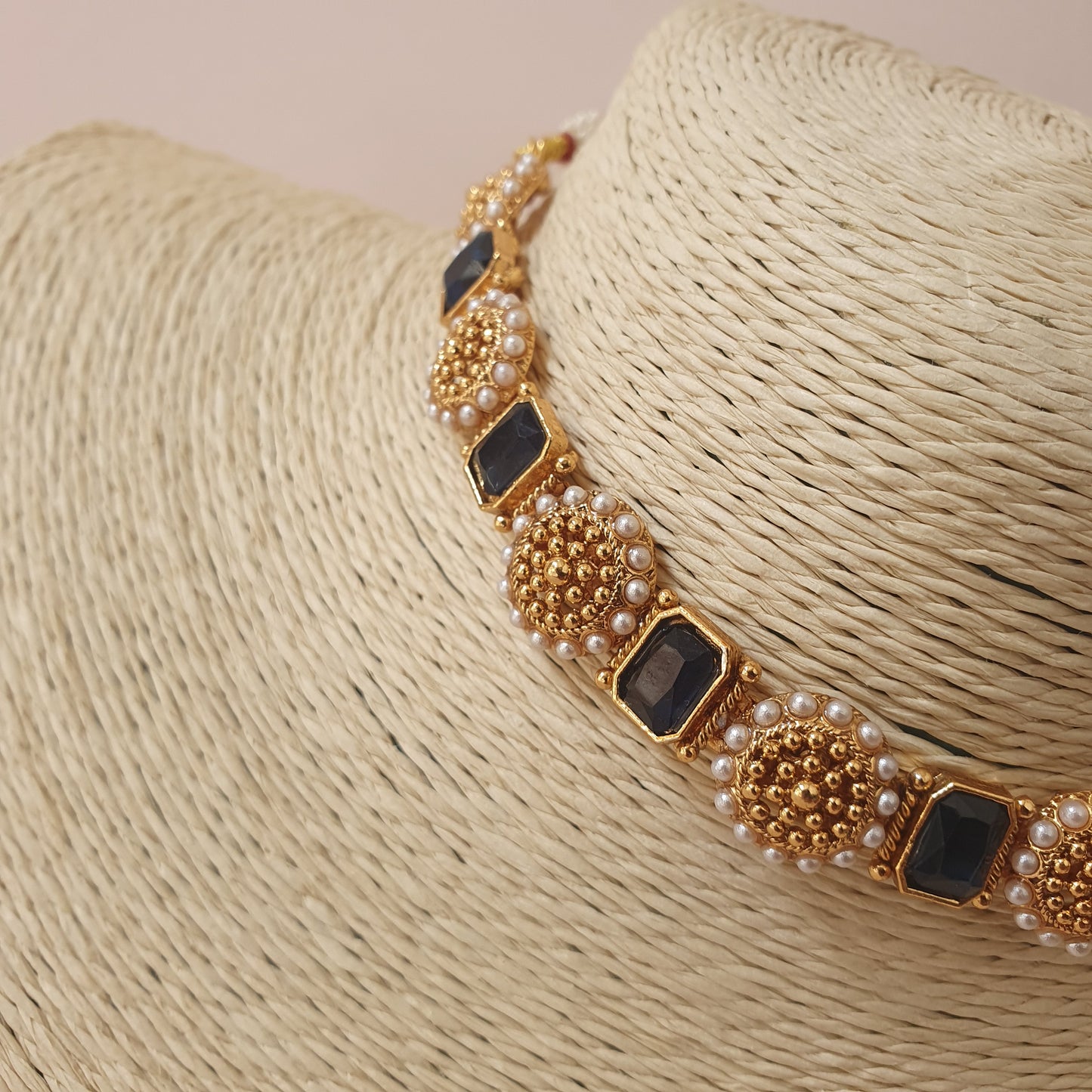 Tradional Choker Set Black