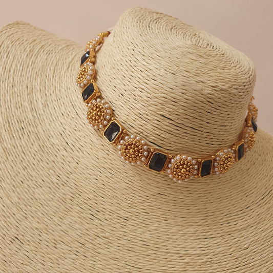 Tradional Choker Set Black